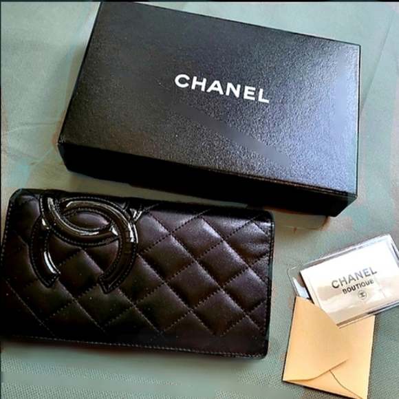 CHANEL Handbags - 🌺 CHANEL CC Cambon Quilted Logo Bifold Wallet in Black & Hot Pink Pre-owned